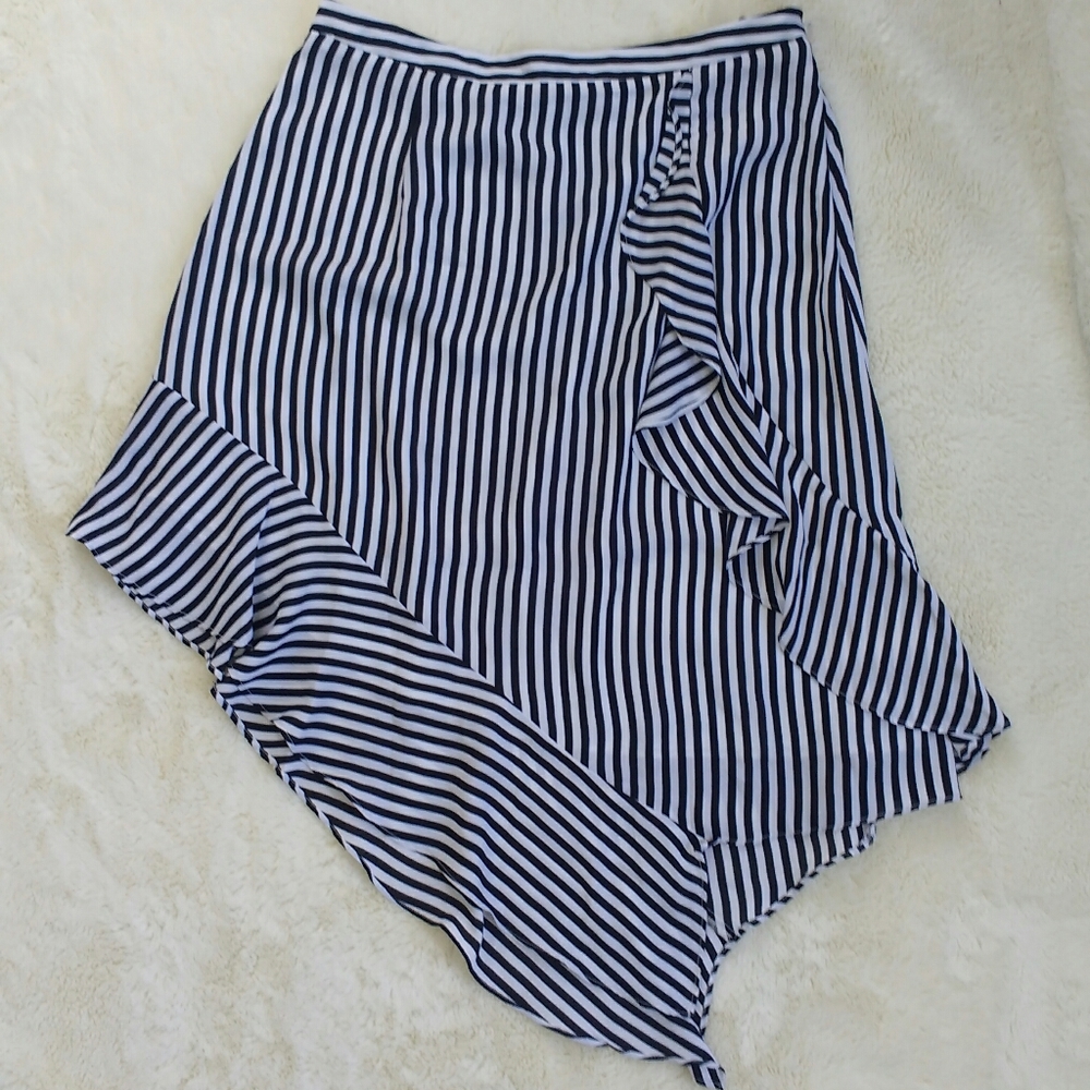Nicole Miller Black and White Striped Skirt size12